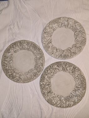 Williams Sonoma Grape Leaf Sage Green Plates Set of 3